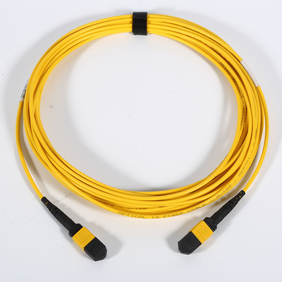 Σακάκι PVC απώλειας εισαγωγής καλωδίων 0.5dB μπαλωμάτων οπτικών ινών MPO MTP 12/24 πυρήνες